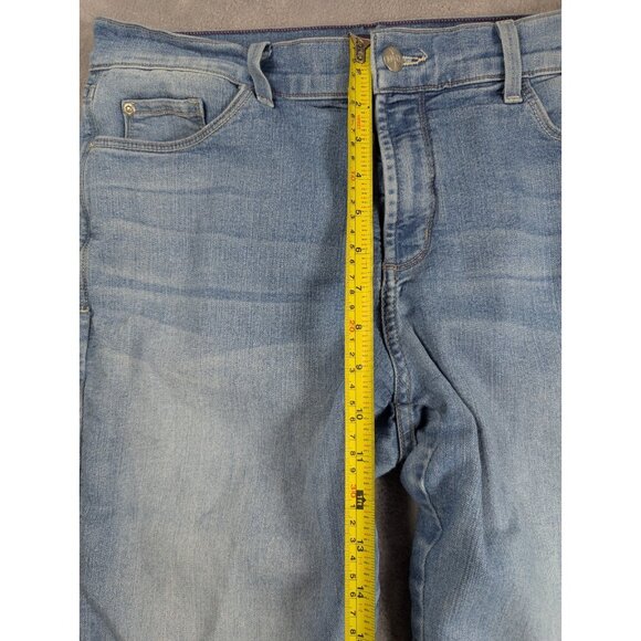 NYDJ Dayla Jeans Womens Size 12 Light Wash Wide Cuff Capri Lift Tuck Technology - Picture 5 of 8